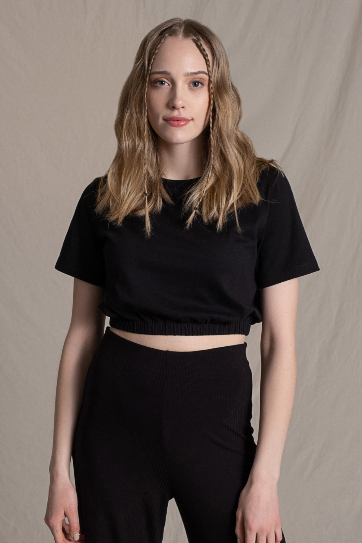 Emma, Lastik Detaylı, Organik Kumaşlı, Siyah Cropped T-shirt