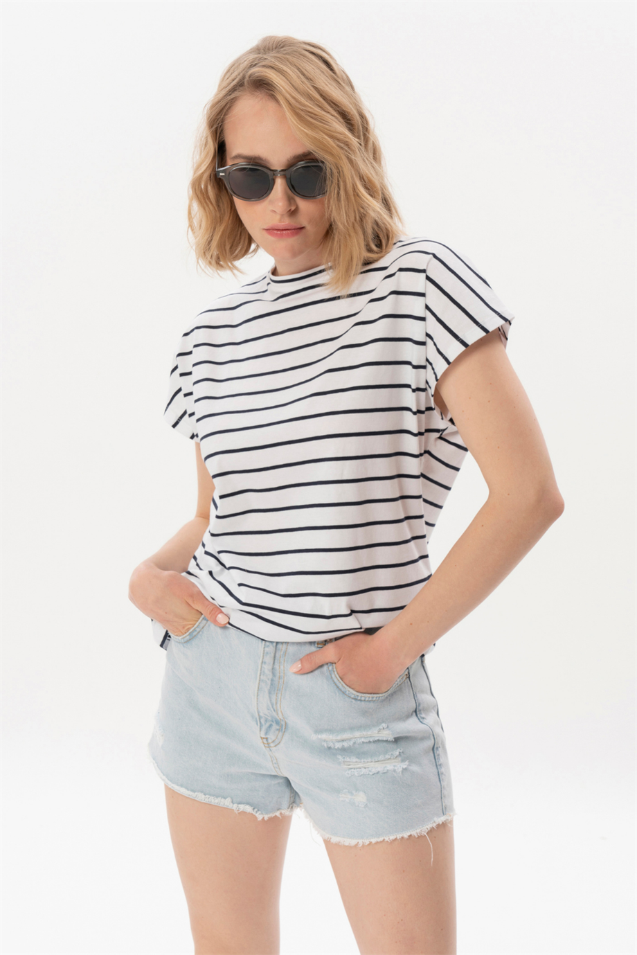 Mina, Organik Kumaşlı Çizgili Beyaz T-shirt