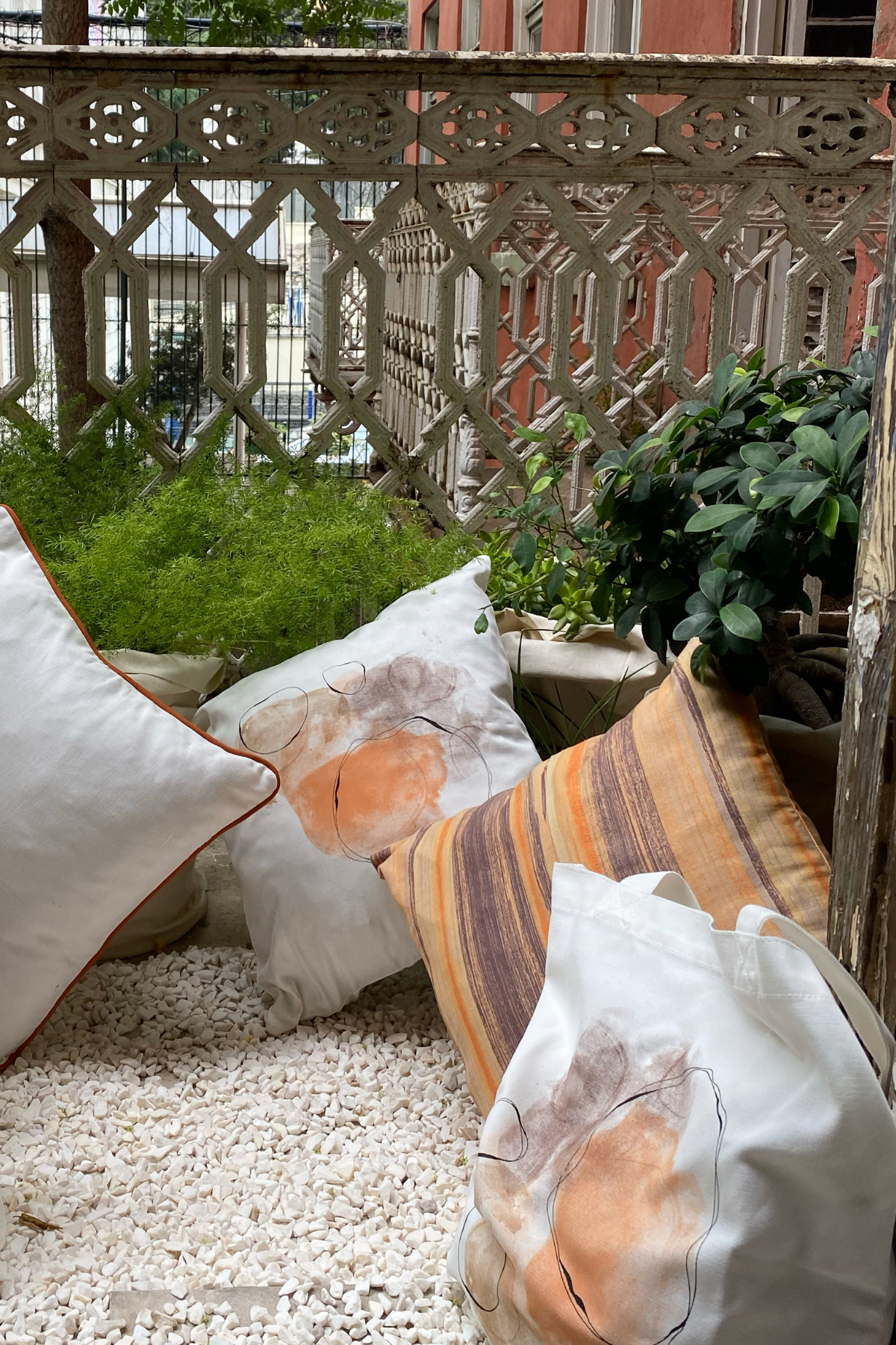 Pillow 2 - Baskı Detaylı Çizgili Yastık Kılıfı