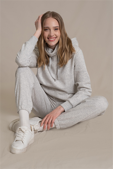Antibakteriyel Maske Detaylı, Kapüşonlu, Organik Kumaşlı Açık Gri Melanj Kadın Sweatshirt