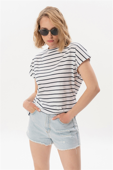 Mina, Organik Kumaşlı Çizgili Beyaz T-shirt