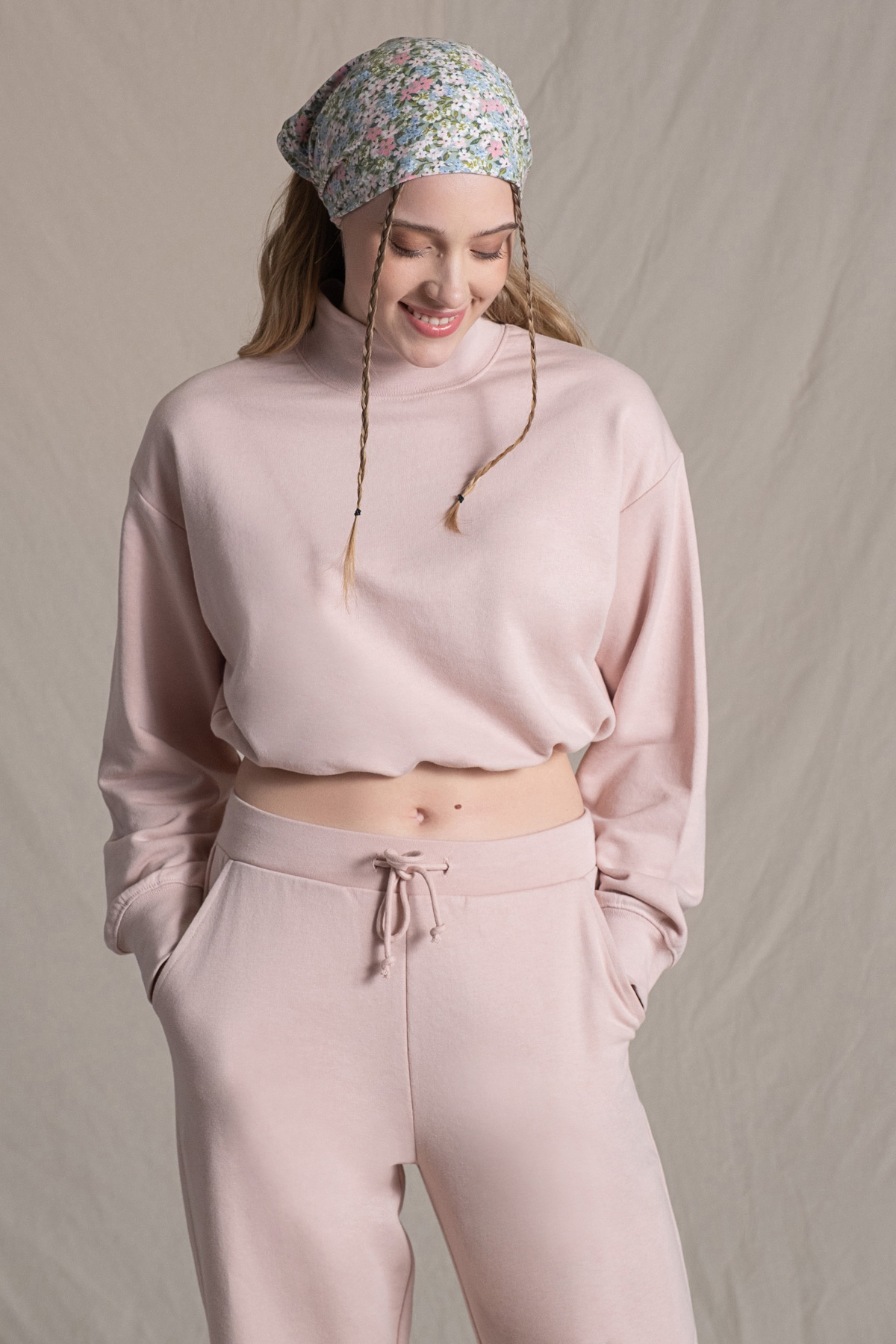 Kate, Büzgü Detaylı, Organik Kumaşlı, Pudra Renkli, Cropped Sweatshirt