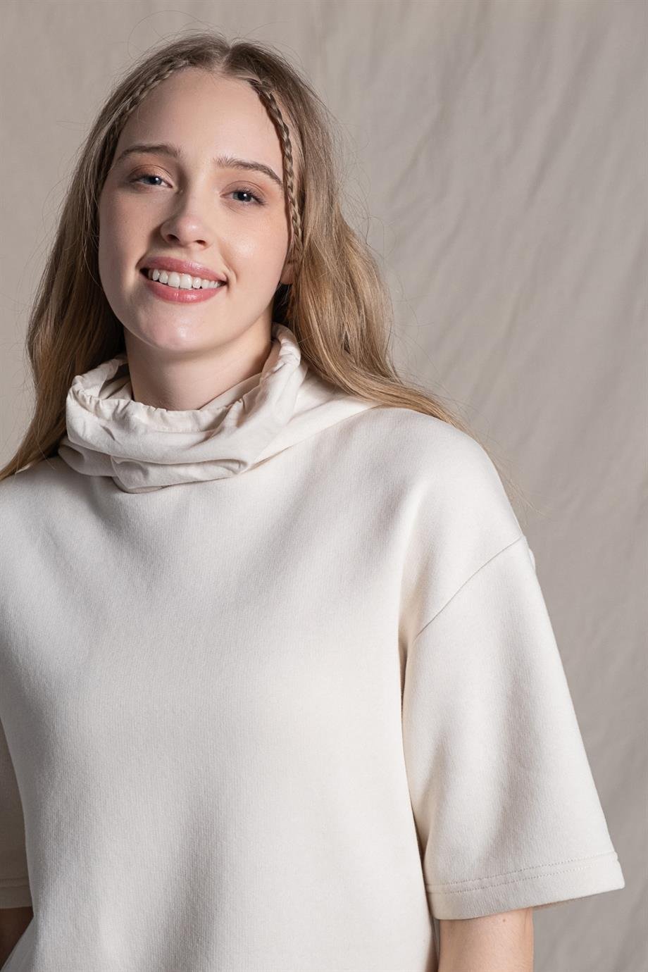 Megan, Antibakteriyel Maske Detaylı, Kapüşonlu, Organik Kumaşlı, Stone Renk, Kısa Kollu Sweatshirt