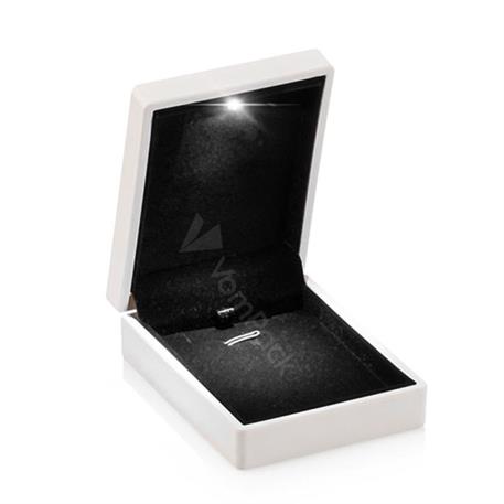 Beyaz Işıklı Kolye Kutusu