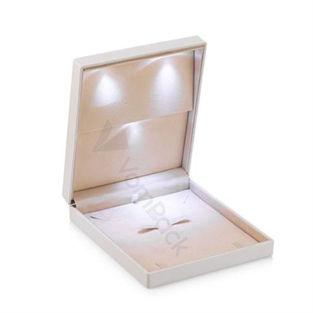 Beyaz Işıklı Set Kutusu