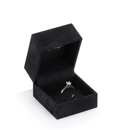 Siyah Tırnaklı Küçük Yüzük Kutusu