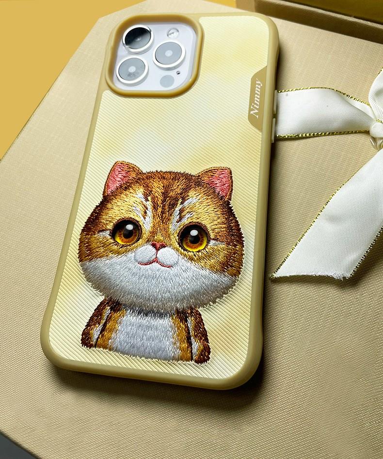 iP 14 Pro Cat Serisi Nakış işlemeli Gold Detaylı Kılıf Sarı
