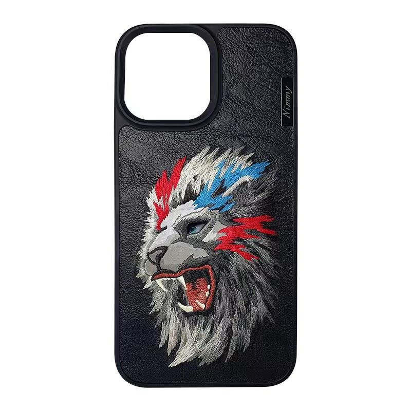 iP 14 Pro Ferocious Serisi Aslan Nakış işlemeli 3D Detaylı Kılıf Siyah