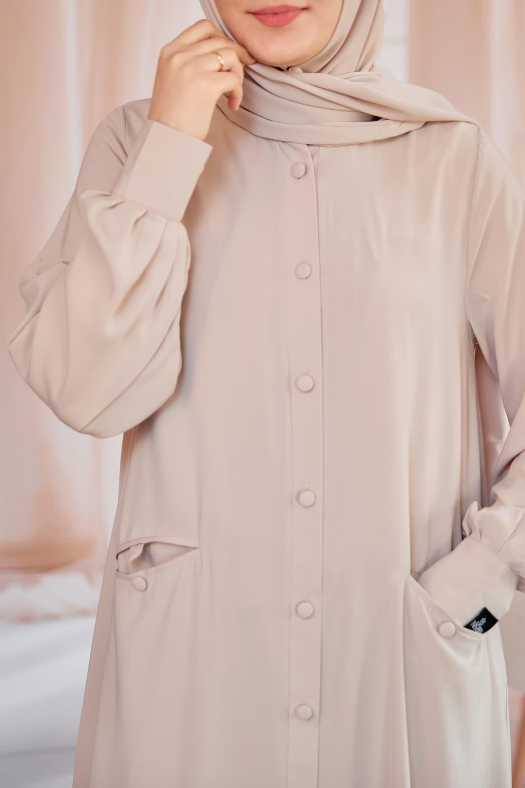 Bej Kaplama Düğmeli Şallı Ferace 5117