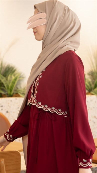 Bordo Ön Aller ve Nakışlı Elbise 5134