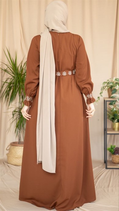 Taba Manşet ve Kemeri Nakışlı Elbise 5136