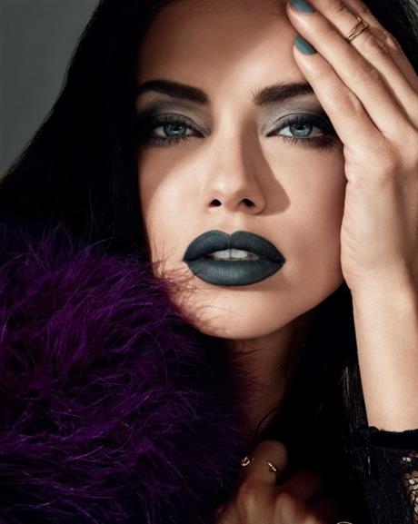 Maybelline New York Color Sensational Powder Matte Ruj - 15 Smoky Taupe - Nude