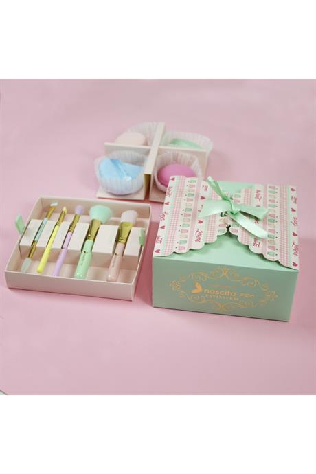 Nascita Patiisserie Serisi 5Li Makyaj Fırça ve 4 Lü Sünger Seti - 137