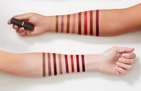 Maybelline New York Hydra Extreme Matte Nemlendirici Etkili Mat Ruj - 920 Candied Plum - Kırmızı