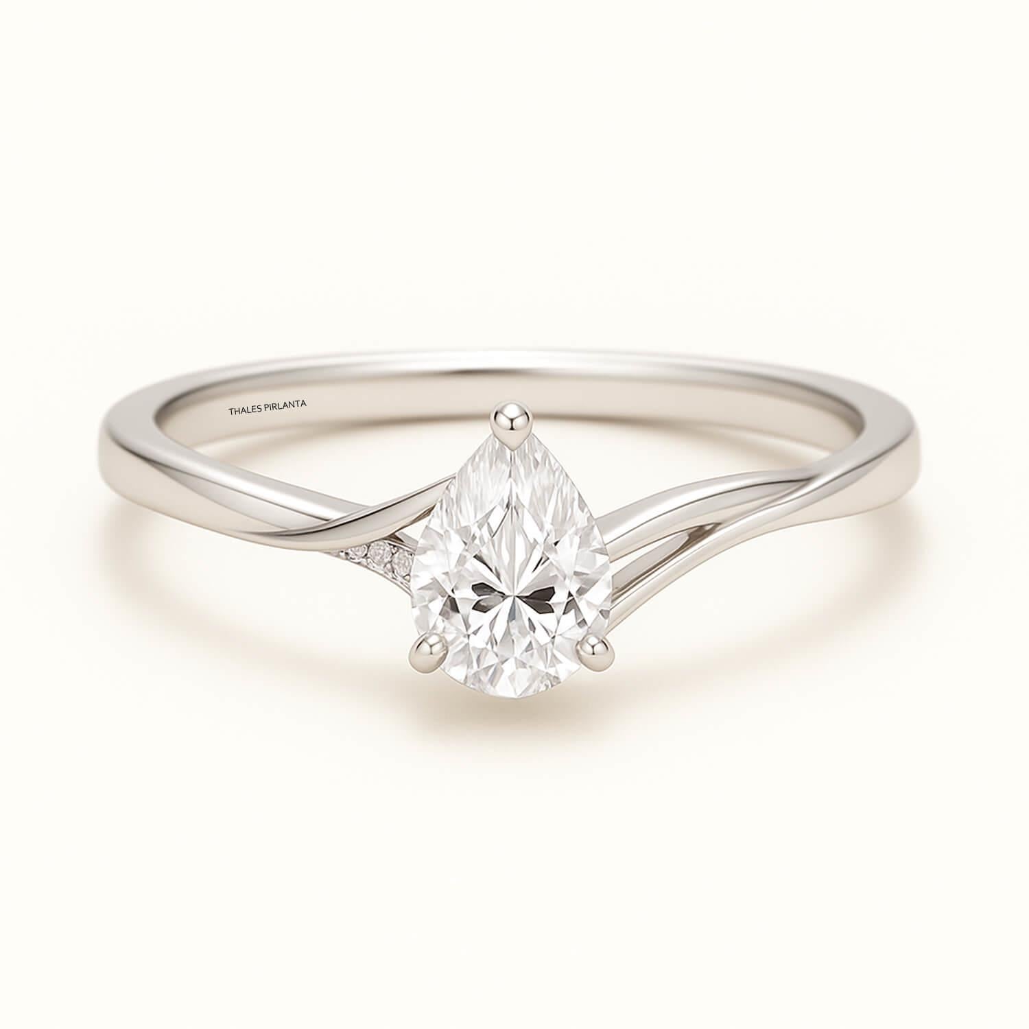 0.52 Karat D Renk Damla Kesimli Evlilik Teklifi Yüzüğü