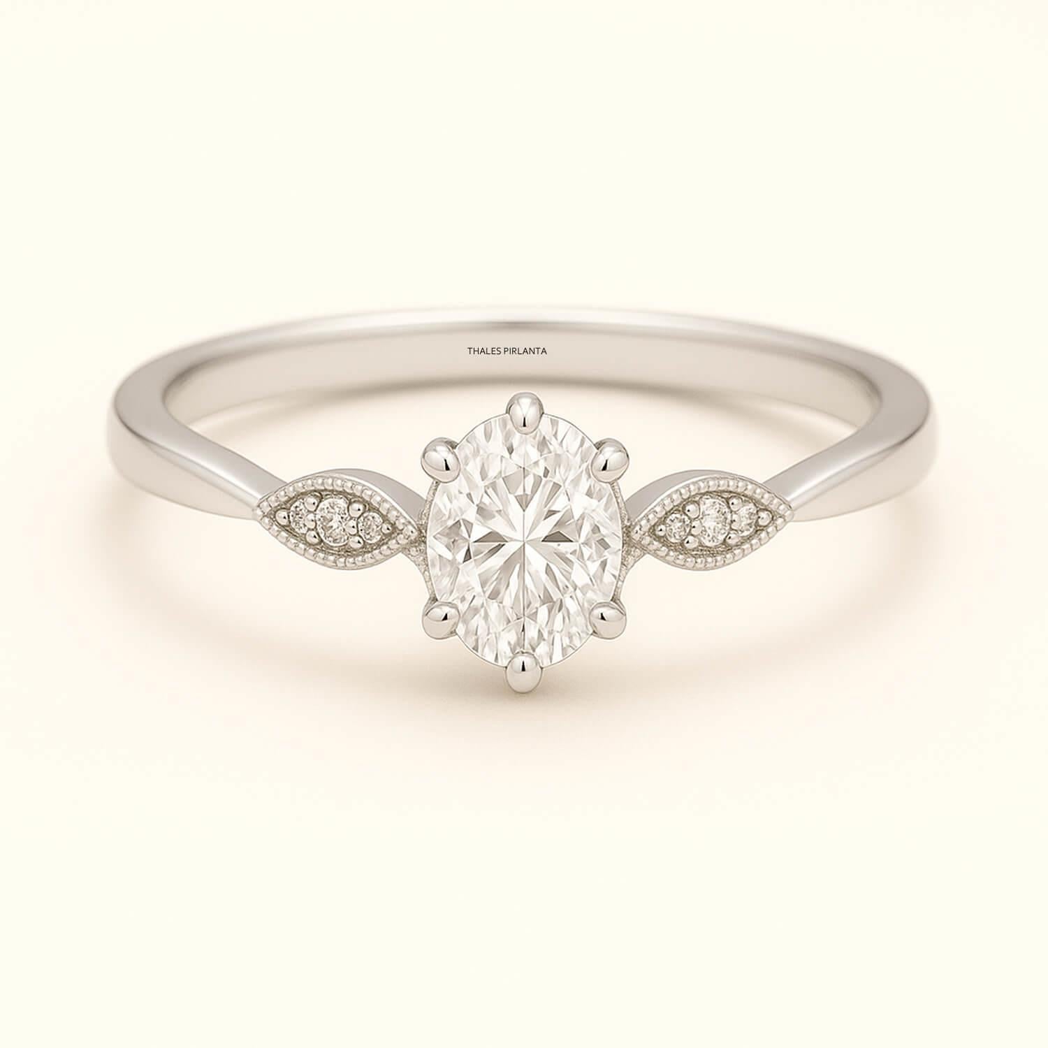 0.55 Karat E SI1 Oval Vintage Tektaş Pırlanta Yüzük