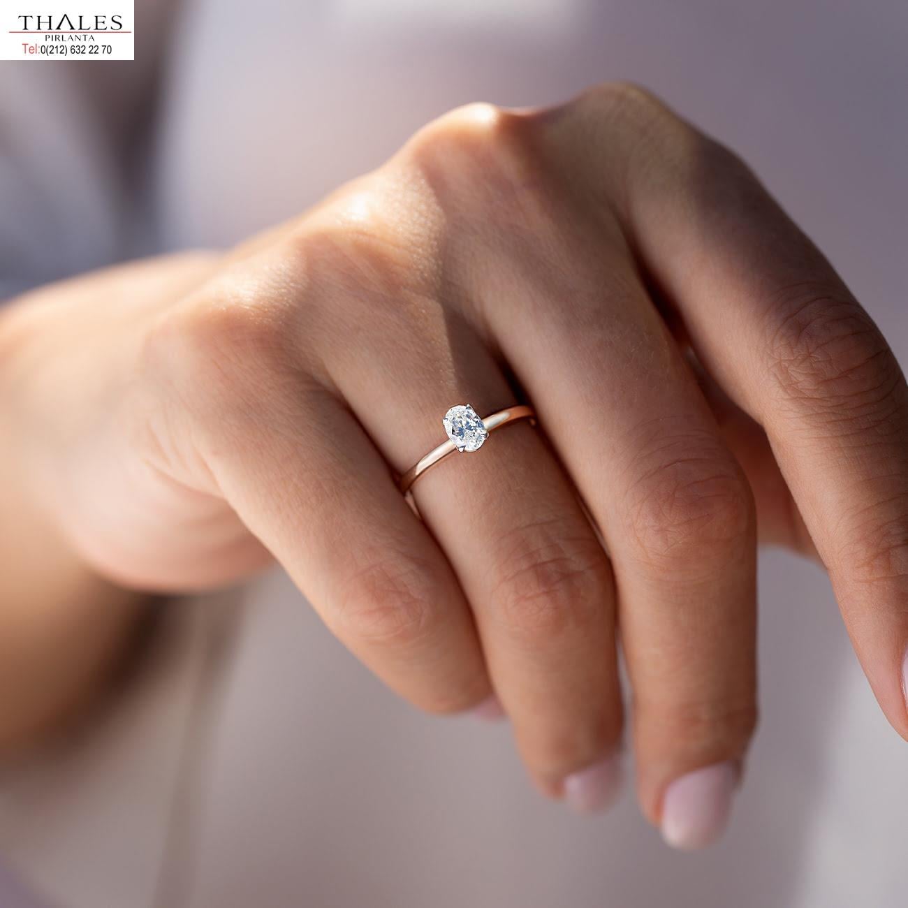Evlilik Teklifi Yüzüğü Oval Kesim GIA Sertifikalı 0.50 Ct