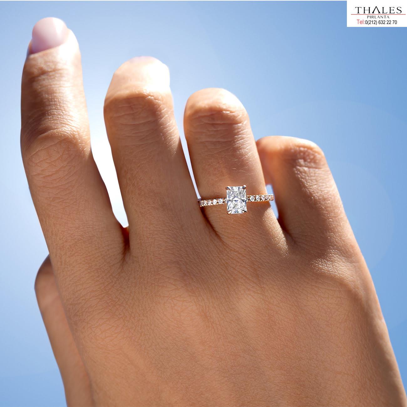 Vintage Pırlanta Yüzük Modeli Beyaz Topaz Taşlı