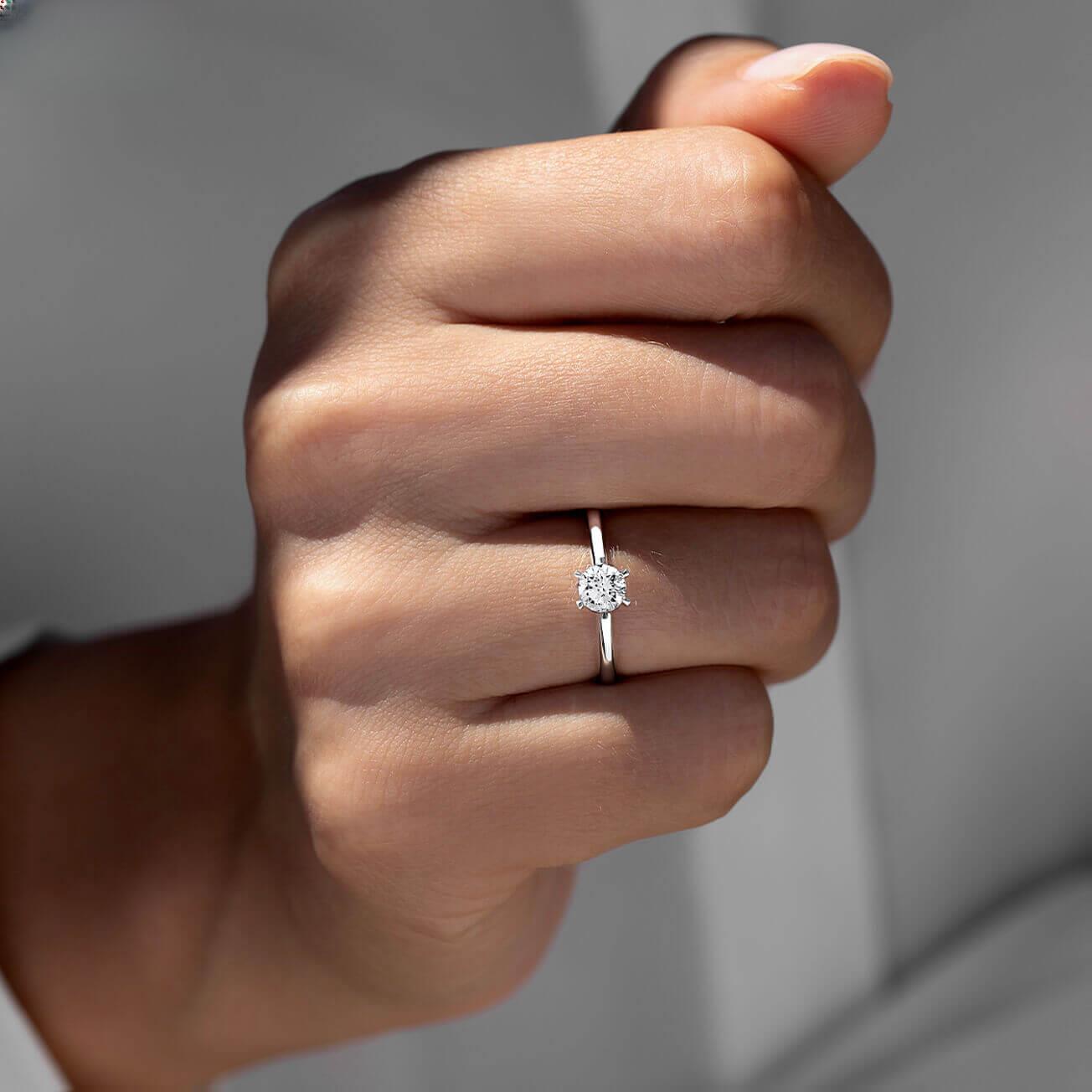 GIA Tektaş Pırlanta 6 Tırnaklı Model 0.40 Karat E SI2