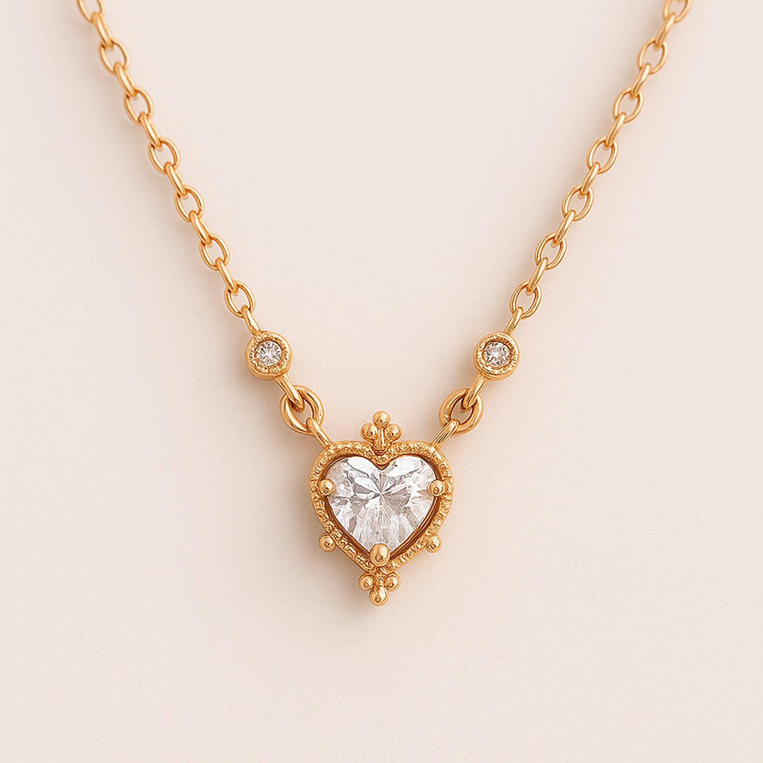 Kalp Taşlı Kolye