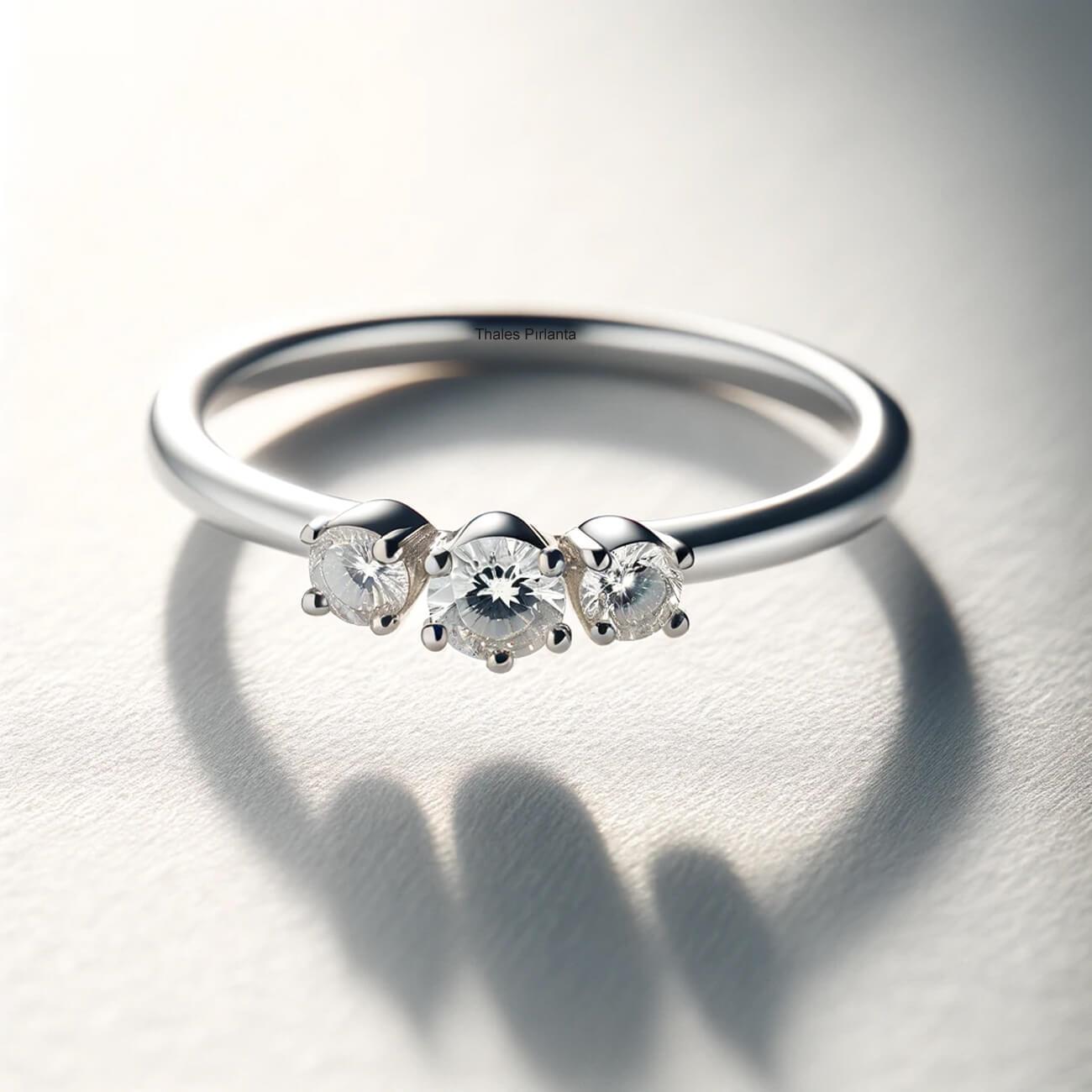 Üç Taş Pırlanta Yüzük 0,47 D SI