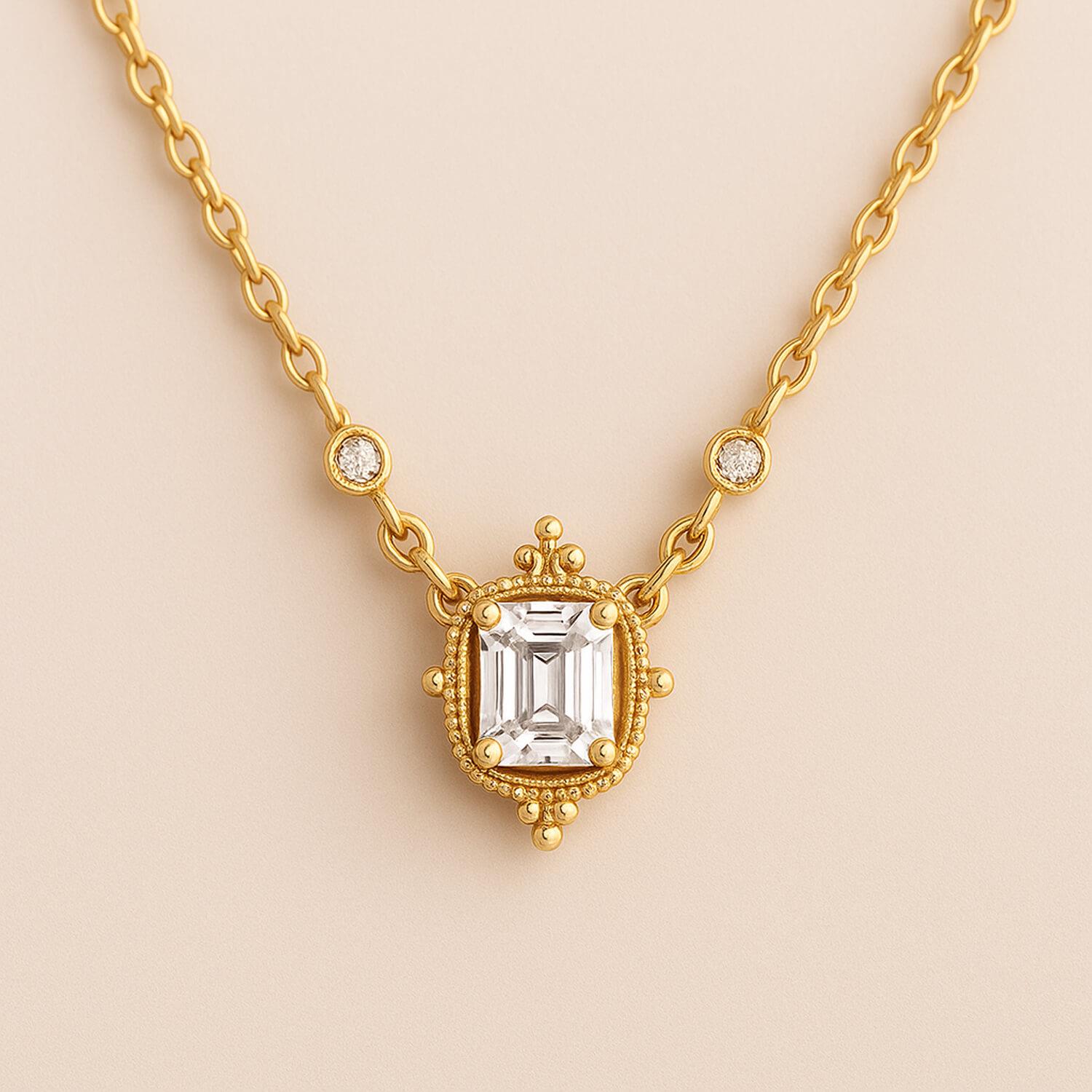 Zümrüt Kesim Taşlı Kolye