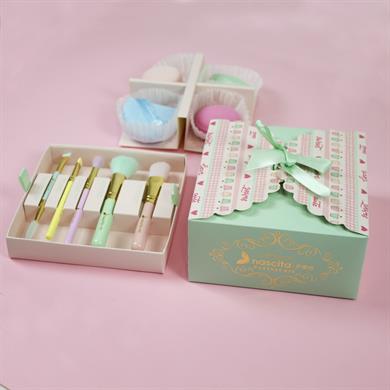 Nascita Patisserie Serisi 5li Makyaj Fırça ve 4lü Sünger Seti - 137