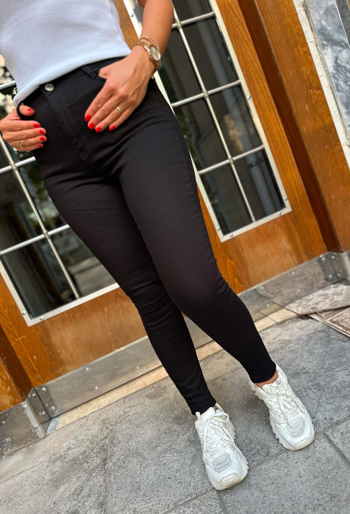 SİYAH TOPARLAYICI JEANS
