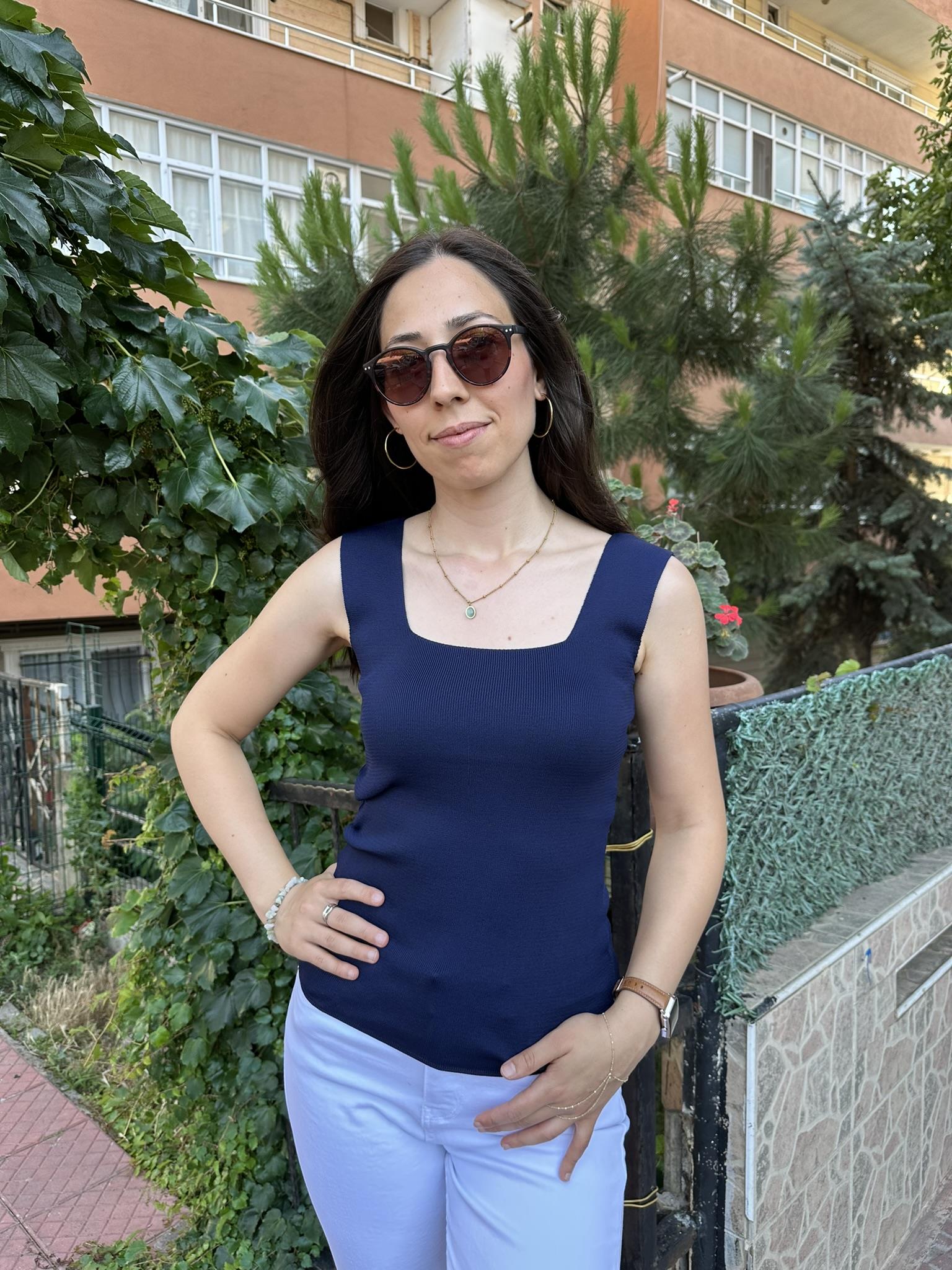 LACİVERT KARE YAKA TRİKO