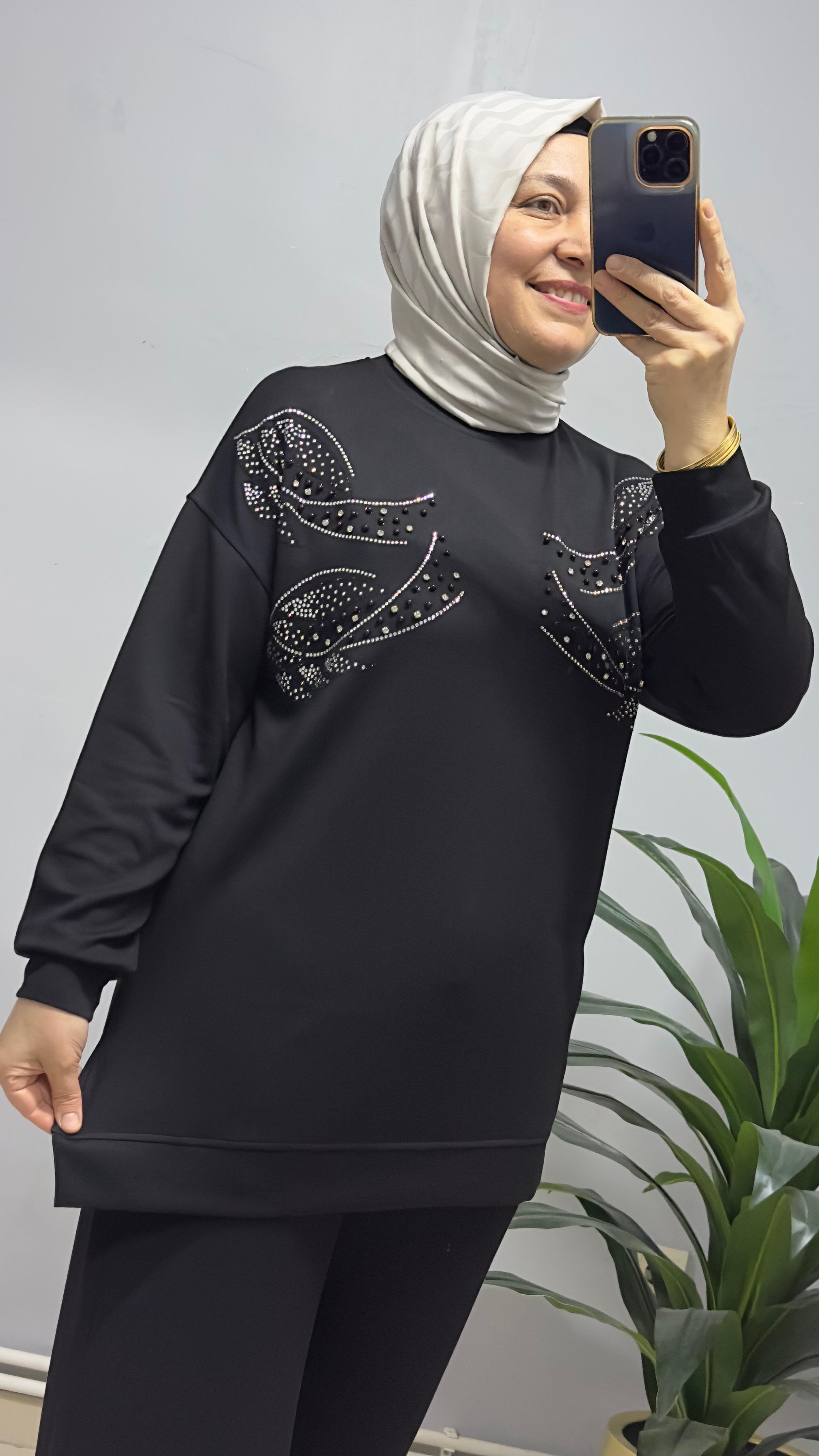 SİYAH YAPRAK DESENLİ TUNİK