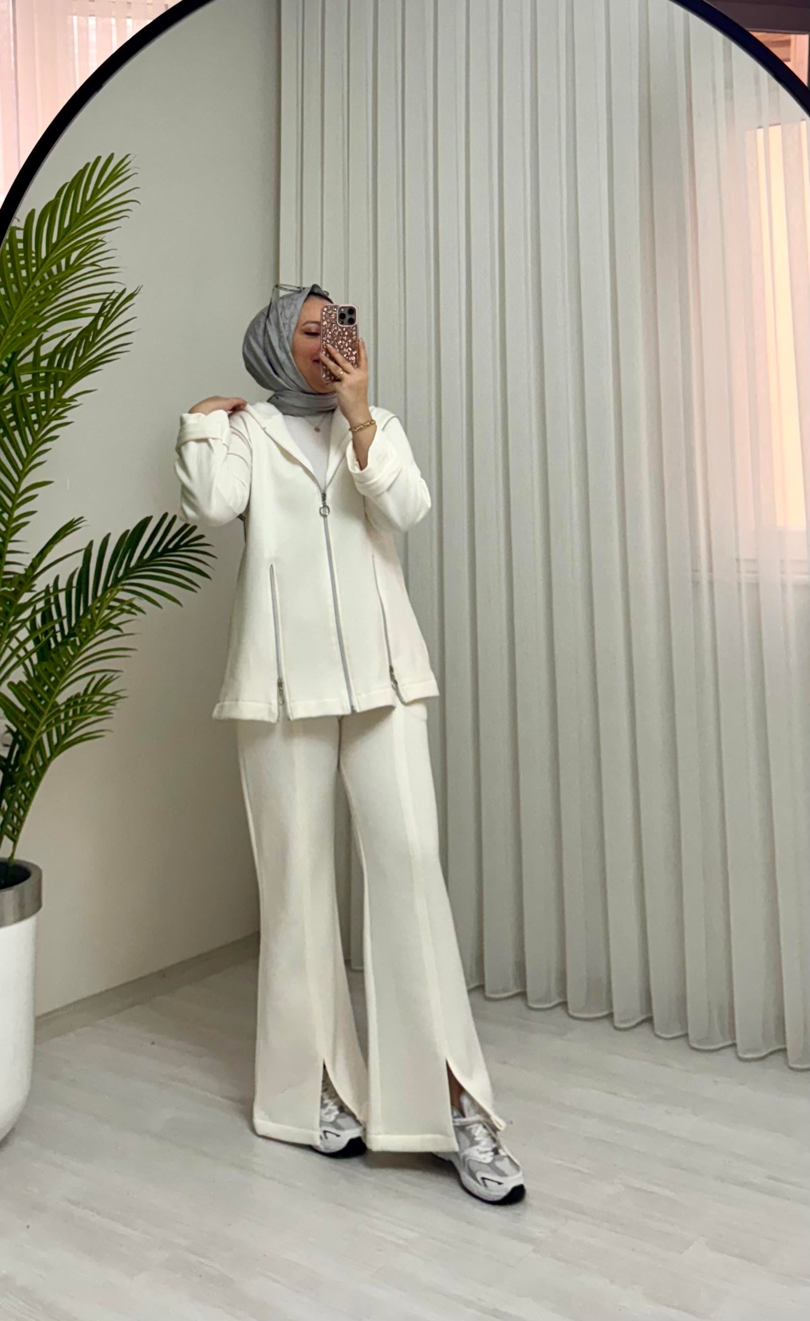 Poli Şardonlu Fermuarlı Takım Beyaz