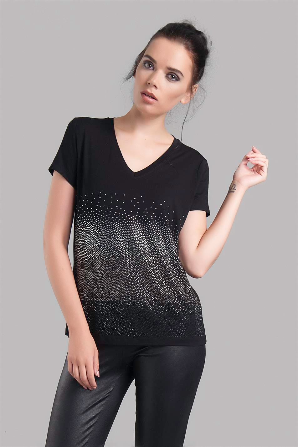Kadın Siyah Önü Taş Detaylı V Yakalı Kısa Kollu T-Shirt Npt 49