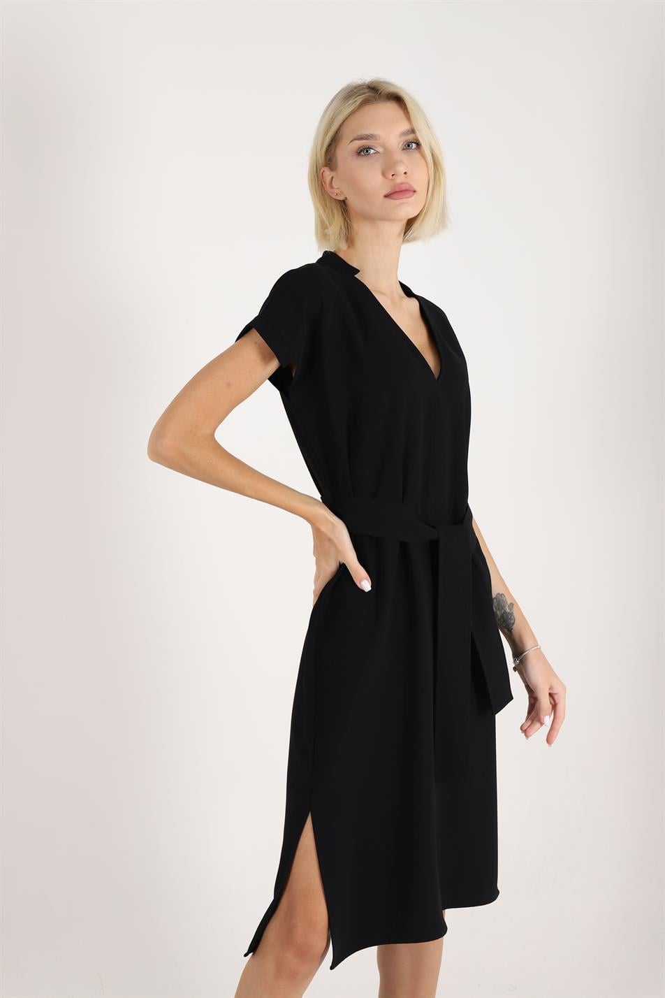 Kadın V Yakalı Kemerli Siyah Krep Elbise