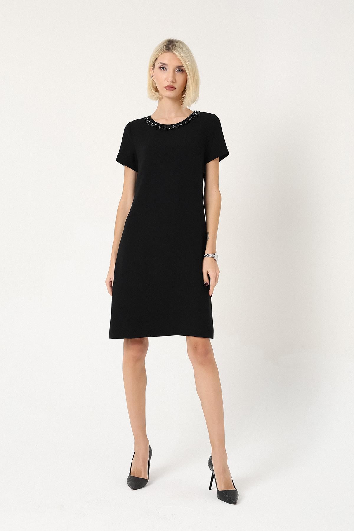 Kadın Yaka işlemeli Siyah Elbise