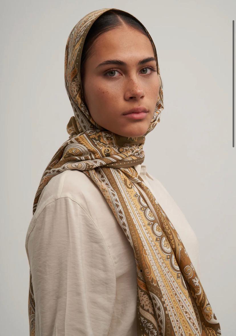 Lily Şal