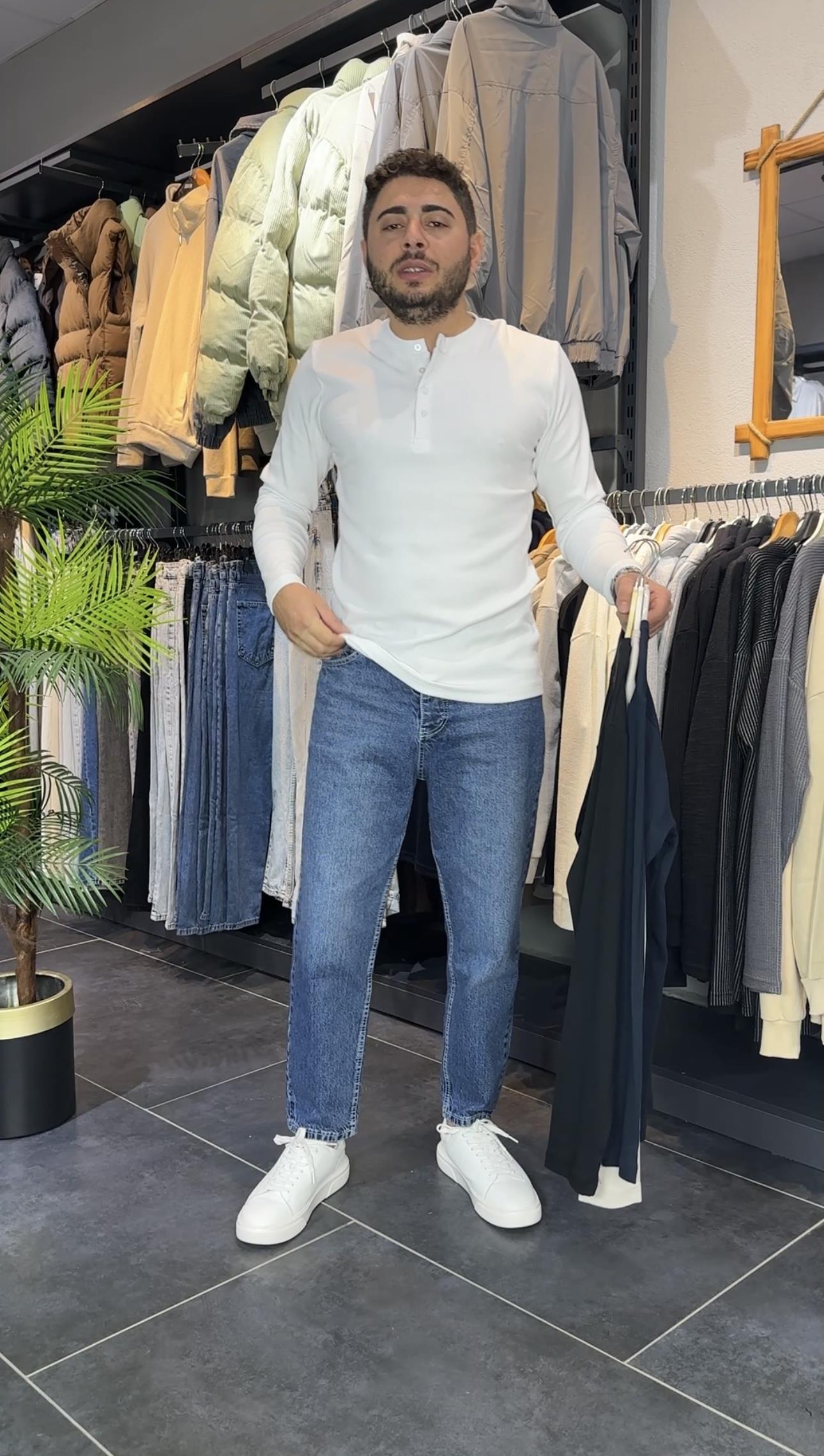 BEYAZ DÜĞMELİ SWEAT