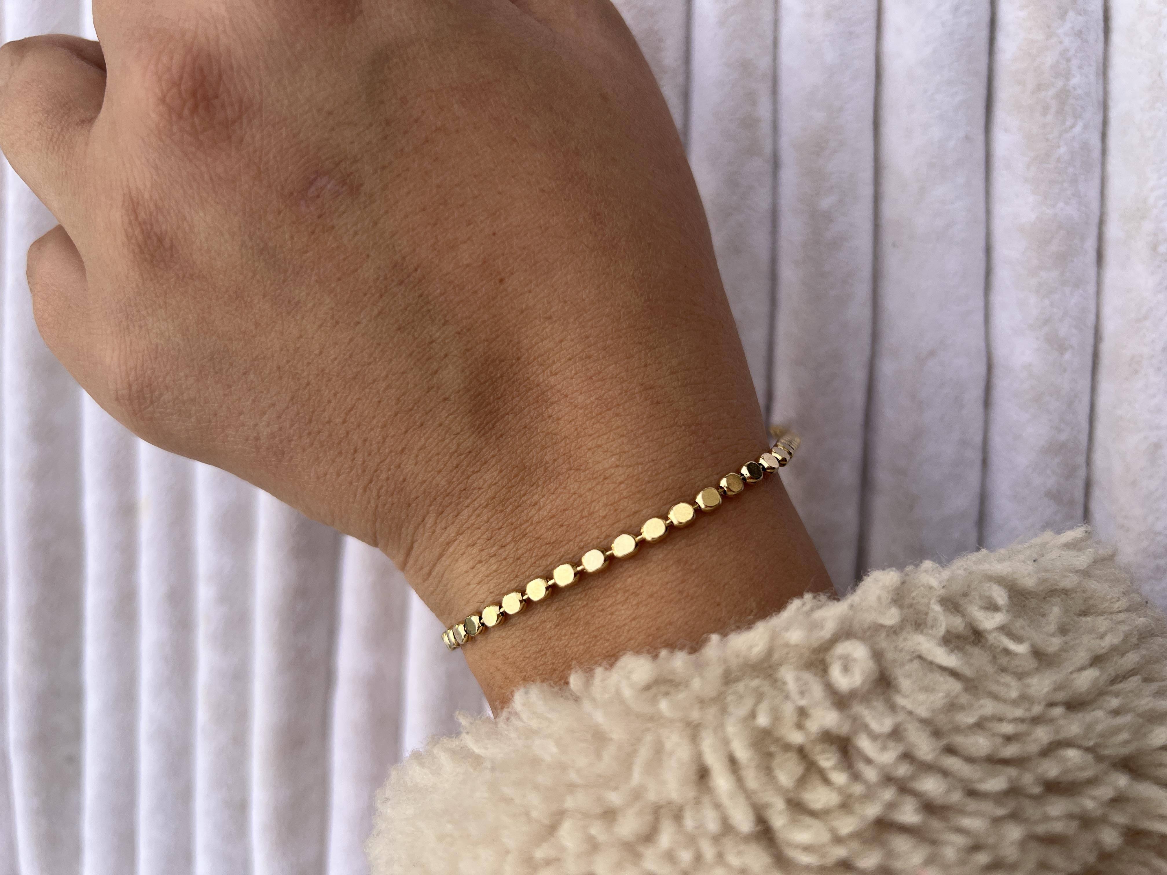 EZME SEVİLEN BİLEKLİK