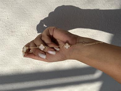 BEYAZ ÜÇ YONCA VN BİLEKLİK