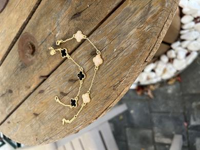 BEYAZ ÜÇ YONCA VN BİLEKLİK