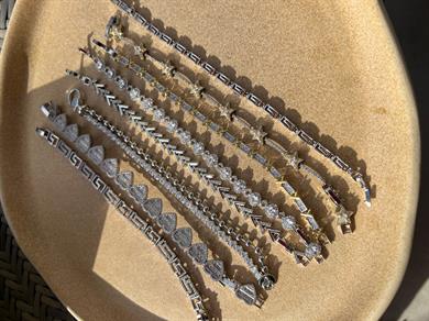 ÇİFT KÜNYE GÖRÜNÜMLÜ MODEL