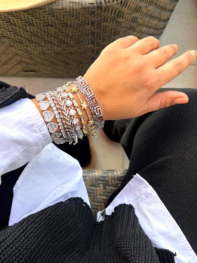 ÇİFT KÜNYE GÖRÜNÜMLÜ MODEL