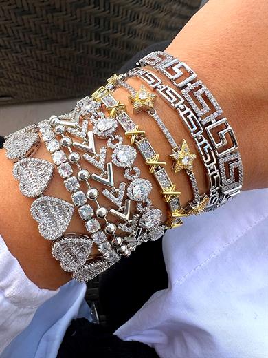 ÇİFT KÜNYE GÖRÜNÜMLÜ MODEL