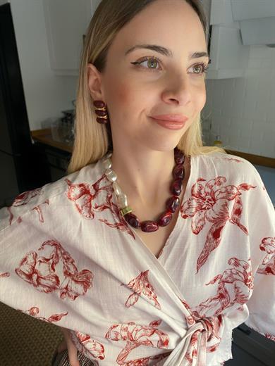 İNCİLİ BORDO MARKA KOLYE