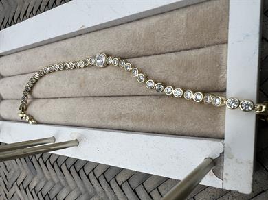 ORTASI TAŞLI SU YOLU BİLEKLİK