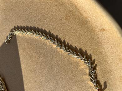 V ÇUBUK BİLEKLİK GOLD