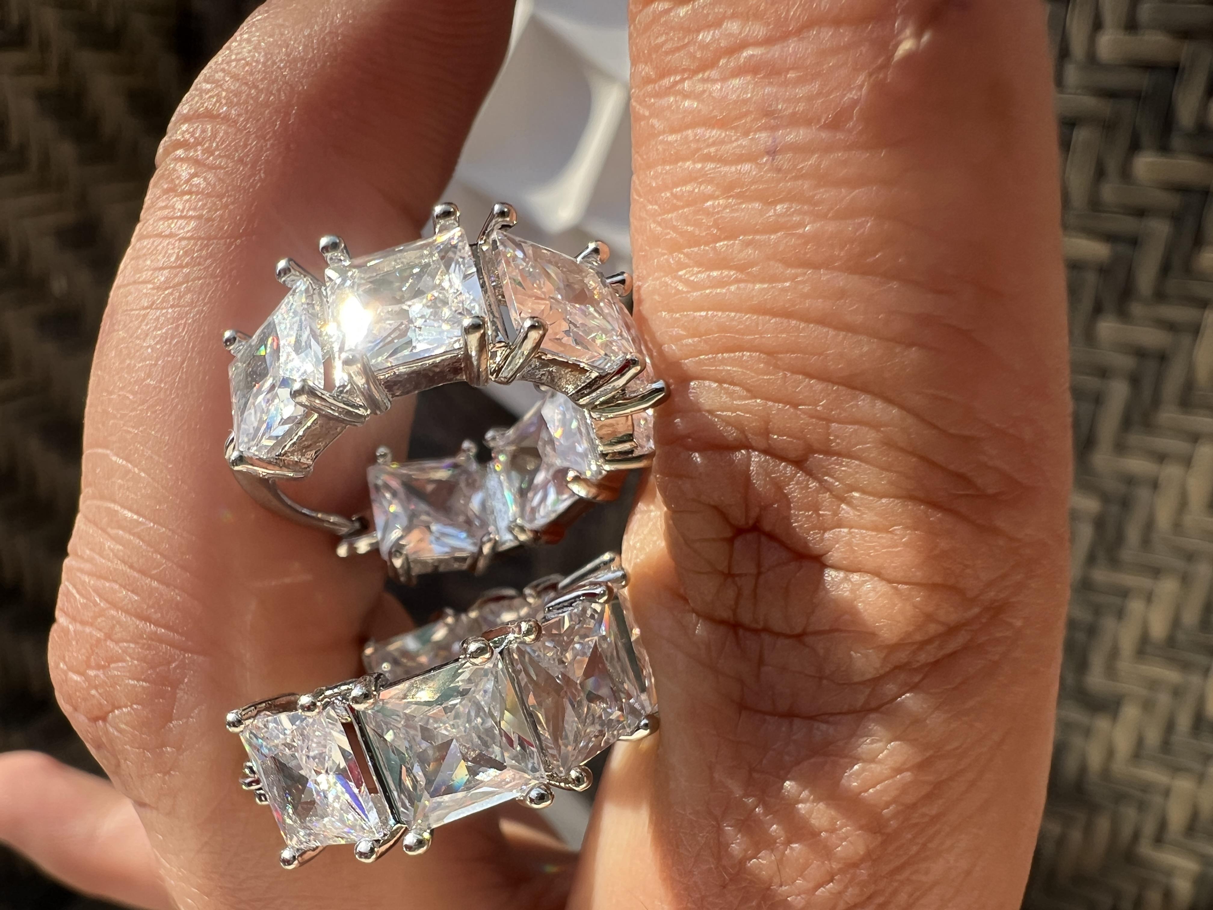 FULL TAŞLI BAGET KÜPE GÜMÜŞ