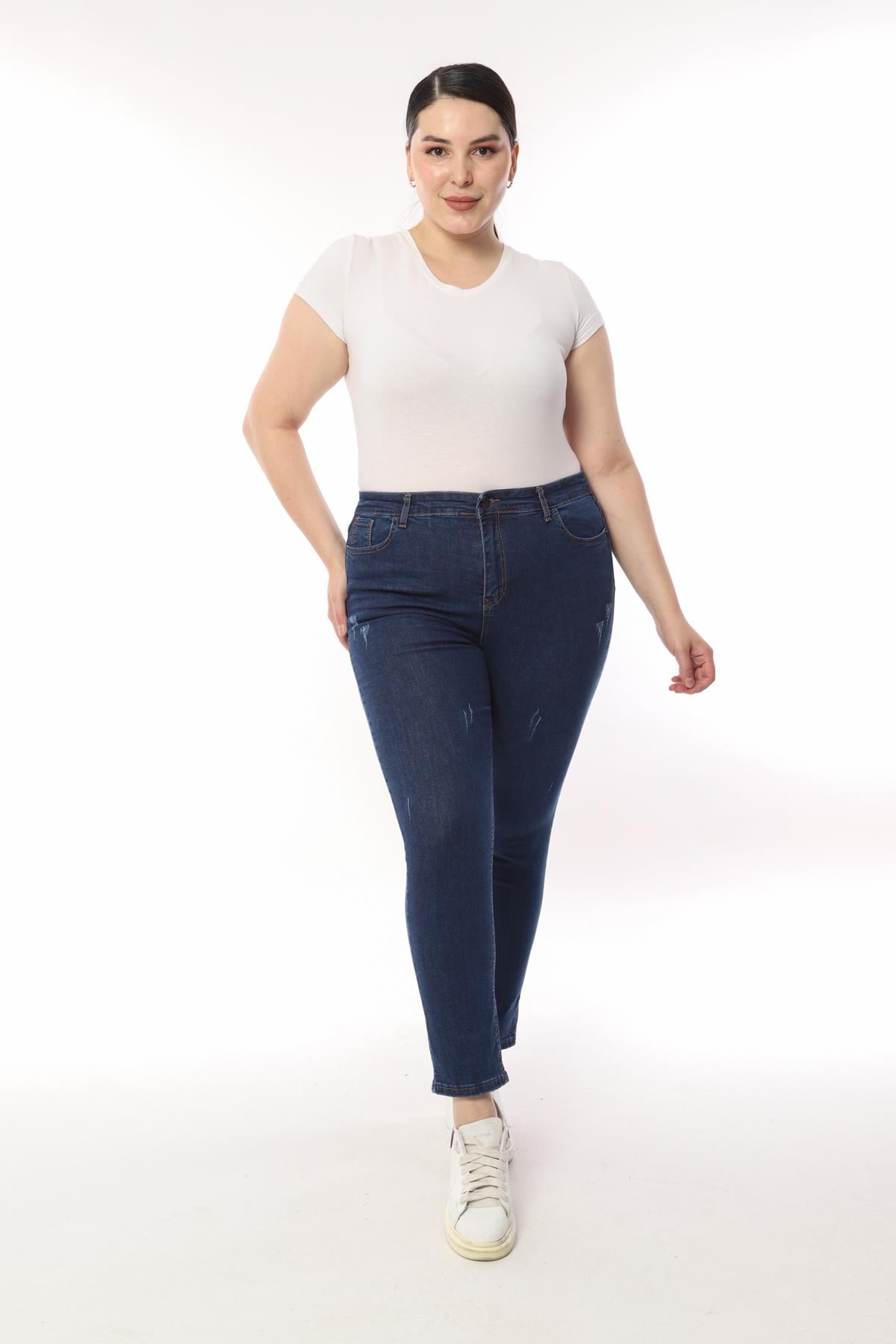 FİHA/4031-KADIN BATTAL TIRNAKLI TAŞLAMALI JEANS - KOYU MAVİ