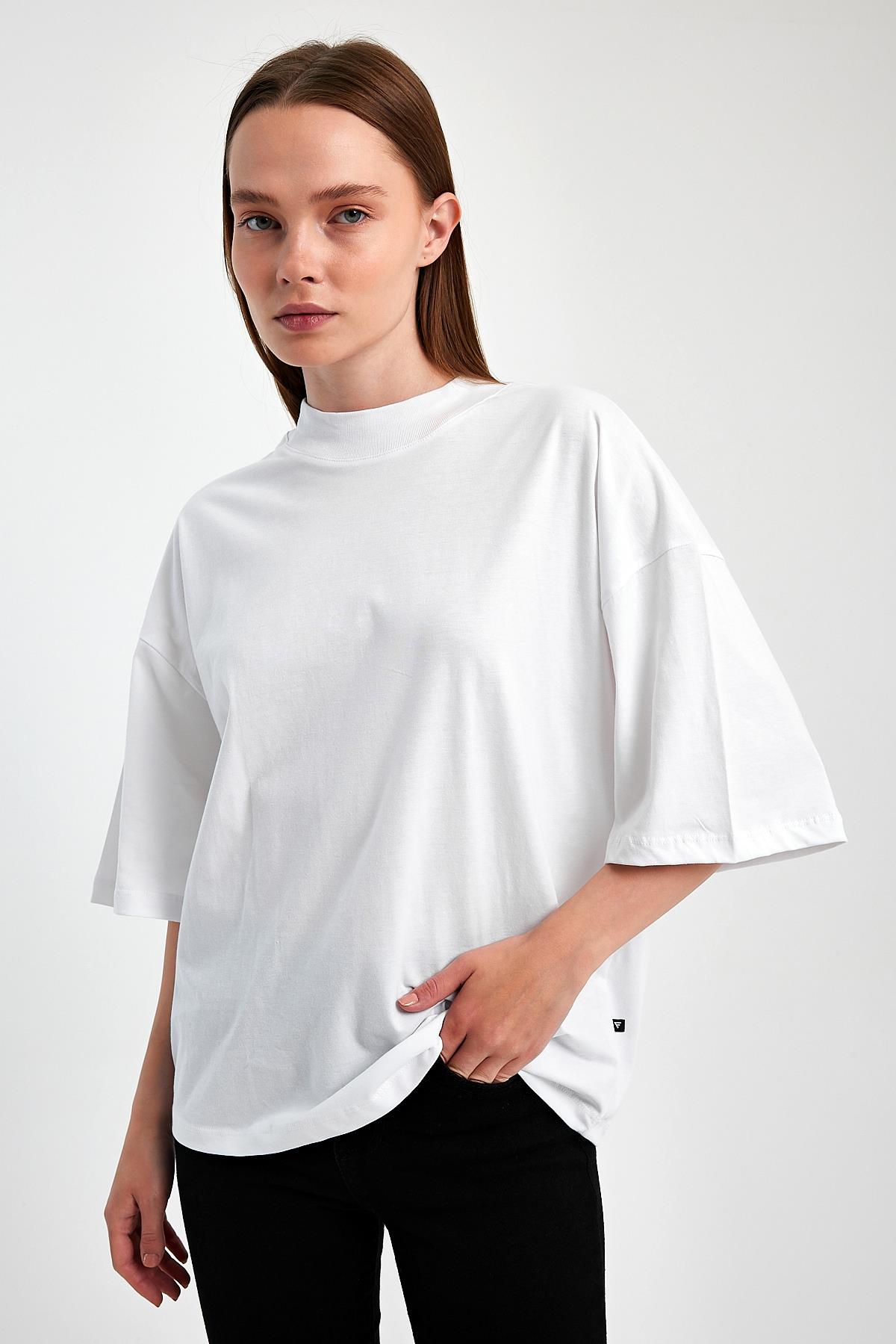 FİHA/3012-KADIN YARIM BALIKCI YAKA KISA KOL T-SHIRT - BEYAZ