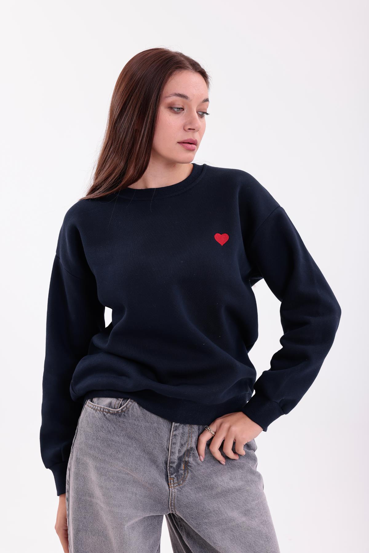 FİHA/5032-KADIN 3 İPLİK ŞARDONLU SIFIR YAKA KALP NAKIŞLI SWEAT - LACİVERT