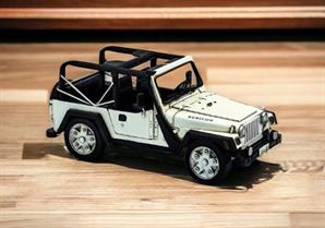 Antika Metal Jeep Beyaz